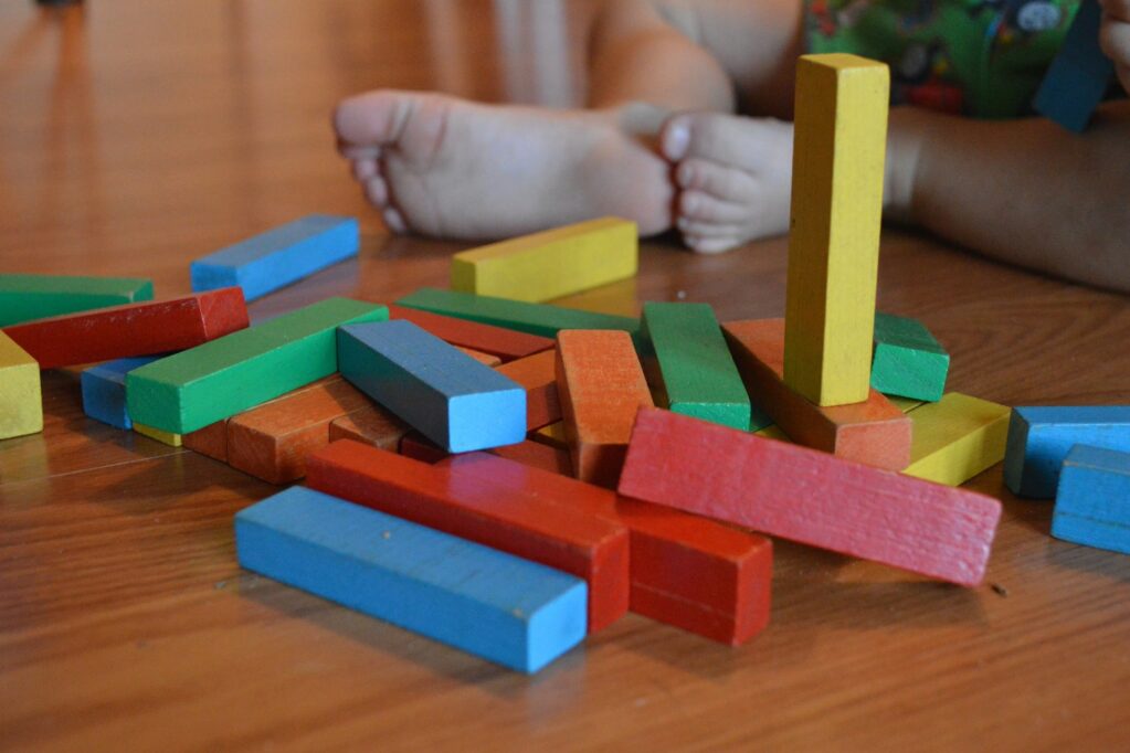 Cinci motive să alegi sistemul Montessori pentru copilul tău