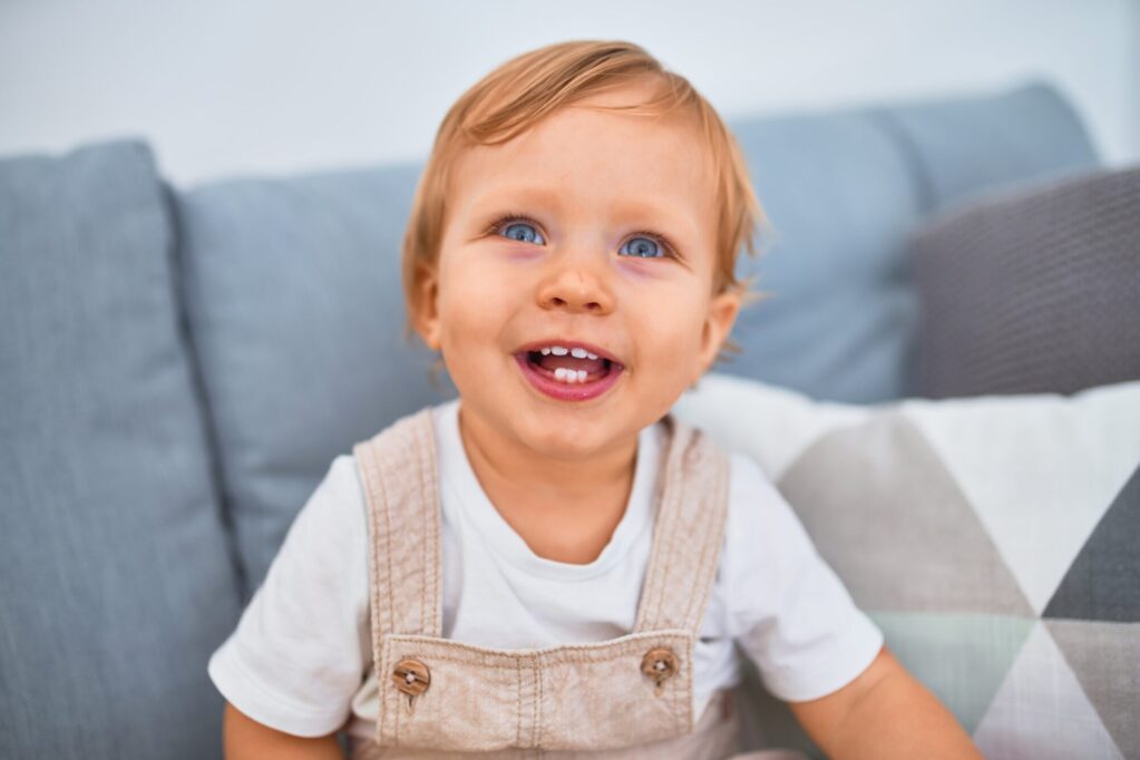 Copilul la 1 an și 4 luni: somn, alimentație, suplimente, activități
