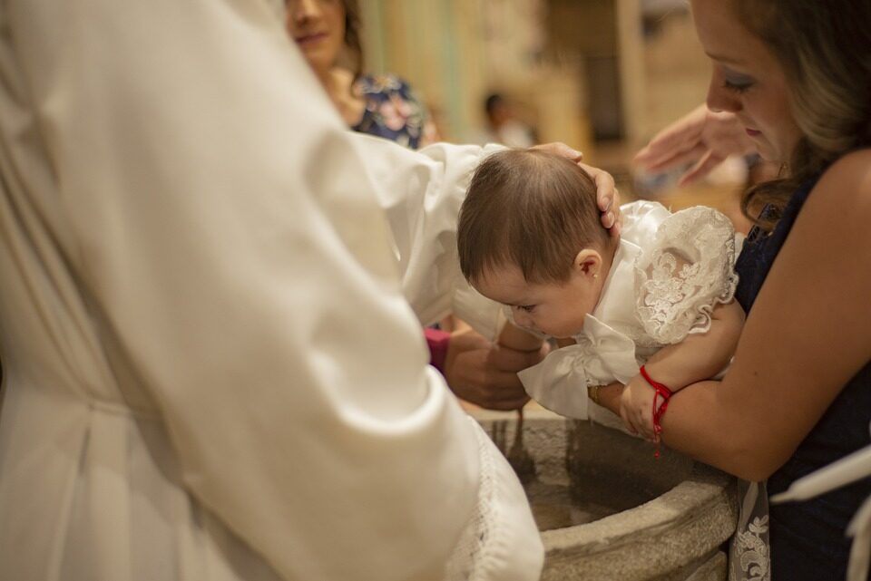 Rolul nașilor la botez și, în general, în viața copilului